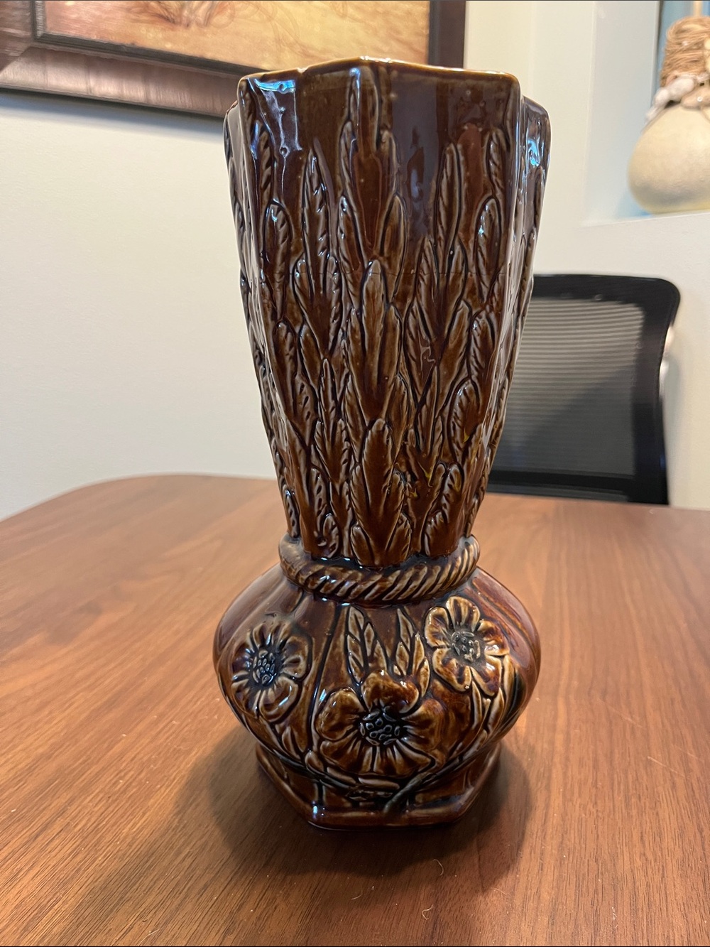 Vintage/Art Deco Vase w/ Daisies